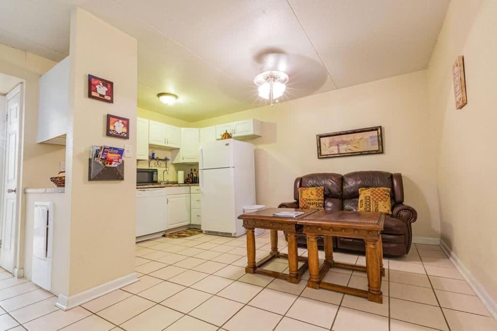 2-Bed, 1-Bath Apartment Near I-24, Great Location 查塔努加 外观 照片