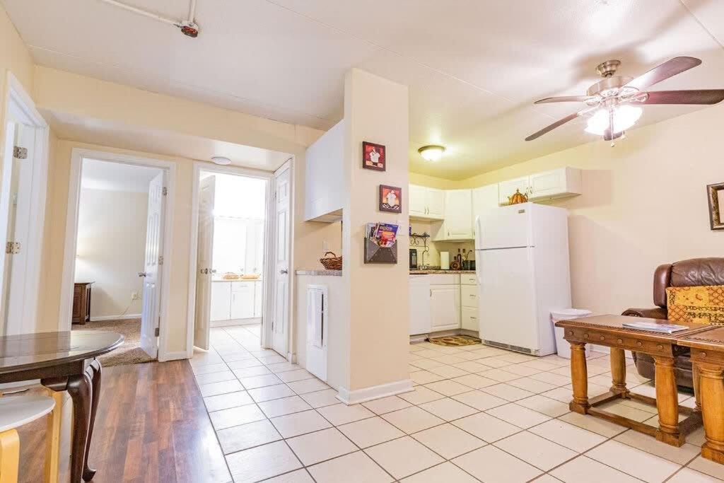 2-Bed, 1-Bath Apartment Near I-24, Great Location 查塔努加 外观 照片
